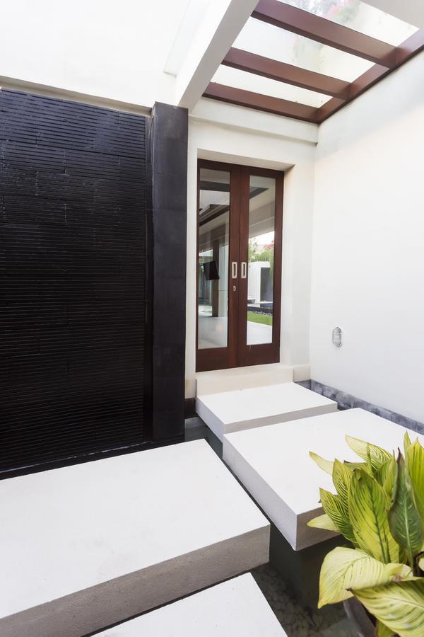 Villa By The Beach Jimbaran Exterior foto