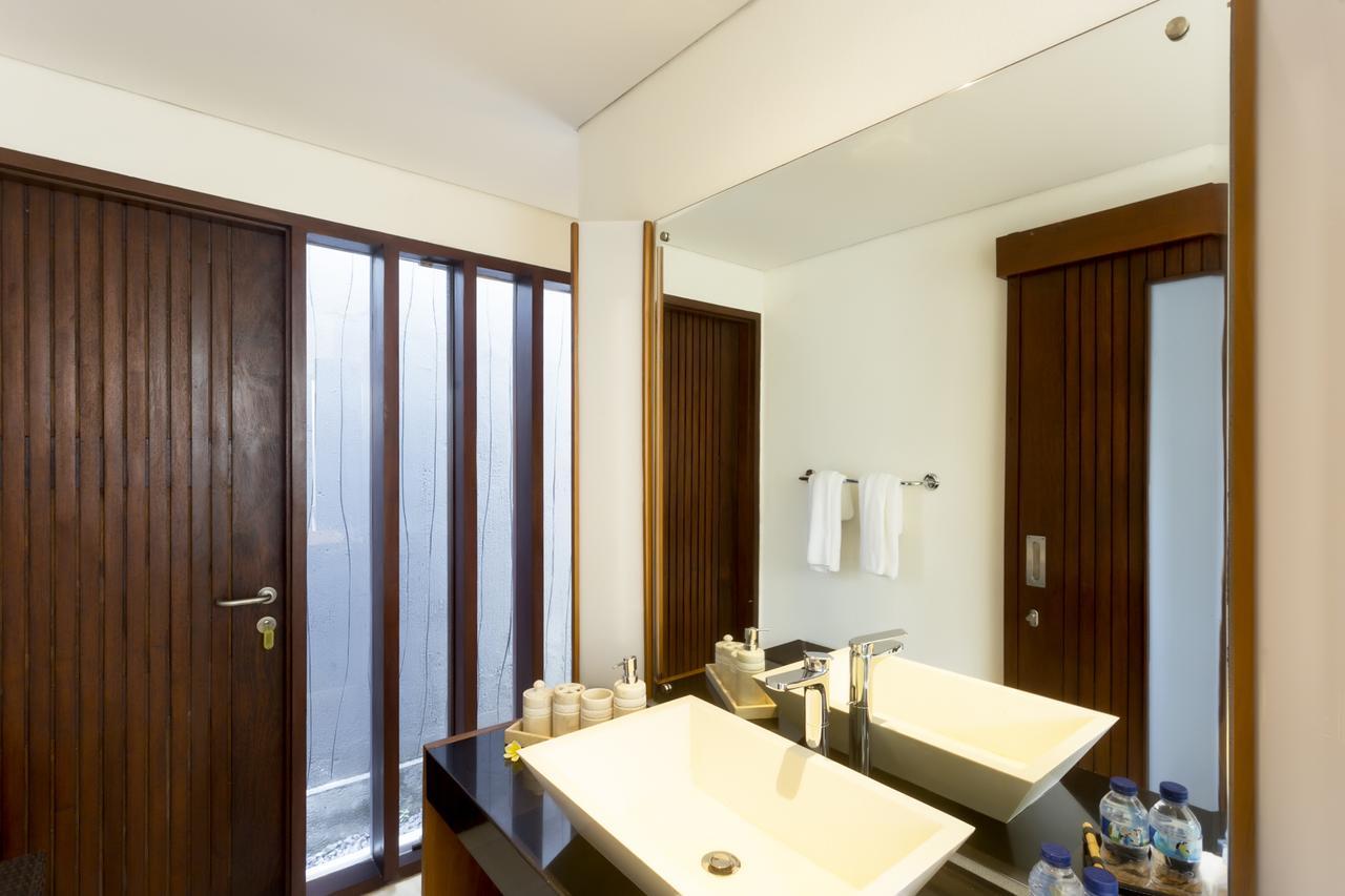 Villa By The Beach Jimbaran Exterior foto